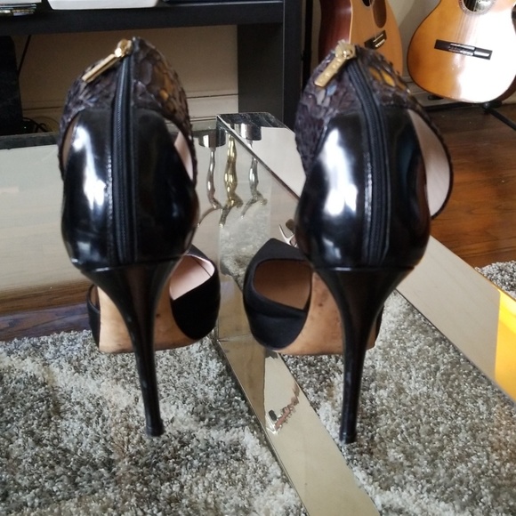 🌟Escada pumps Eur Size 39/US Size 9🌟 - Picture 3 of 8